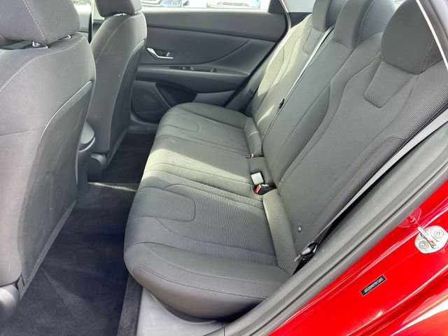 Used 2021 Hyundai Elantra SE image 25