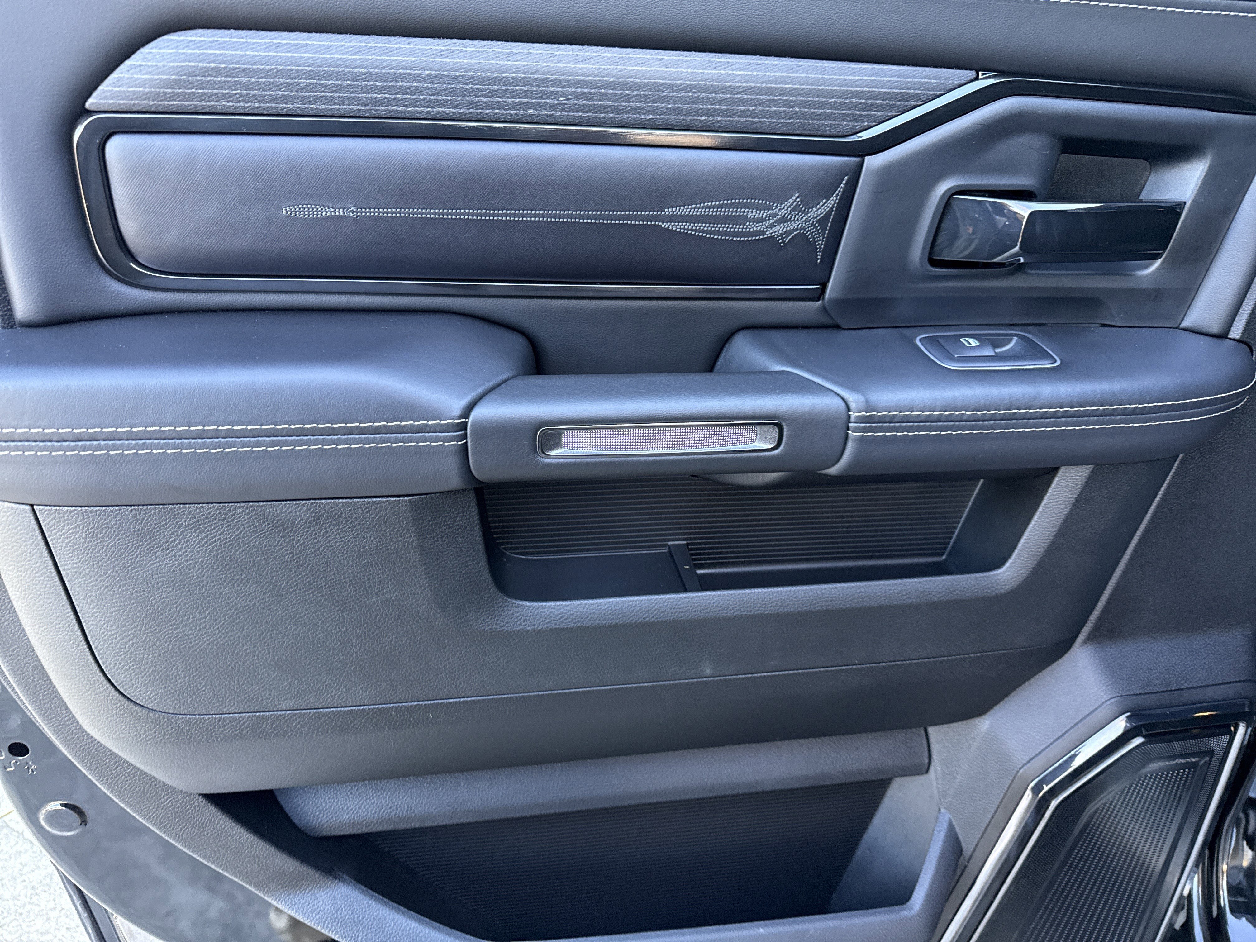 Used 2023 RAM 2500 Limited image 20