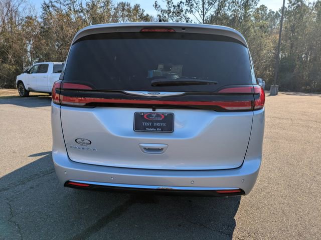 New 2026 Chrysler Pacifica Select image 5