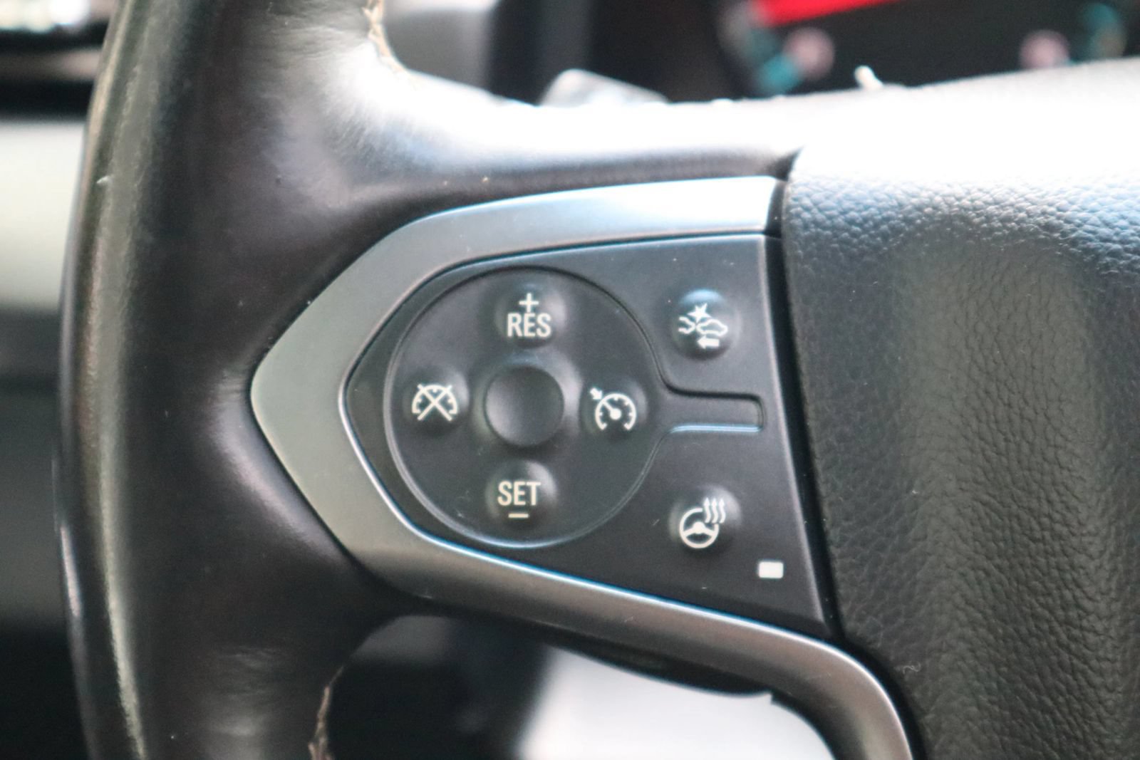 Used 2015 Chevrolet Suburban LTZ RWD image 33