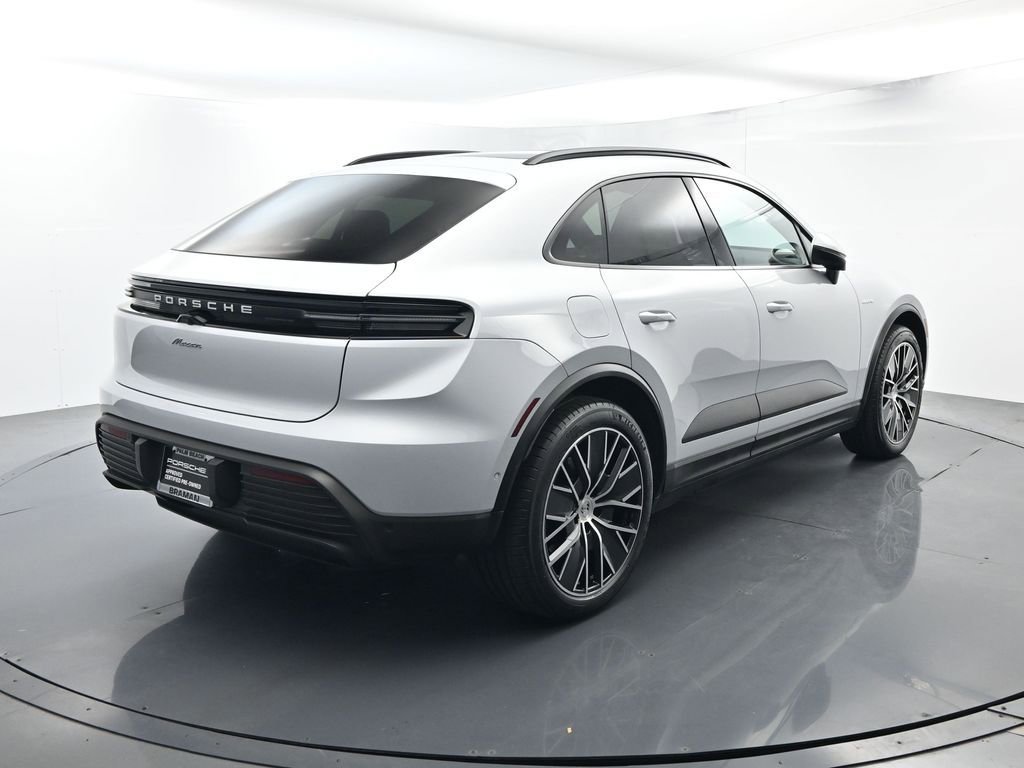 Certified 2025 Porsche Macan Electric image 14