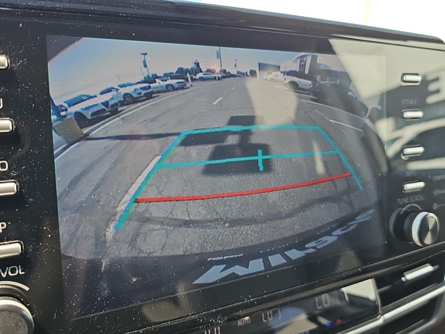 Used 2024 Toyota Sienna XLE FWD image 11