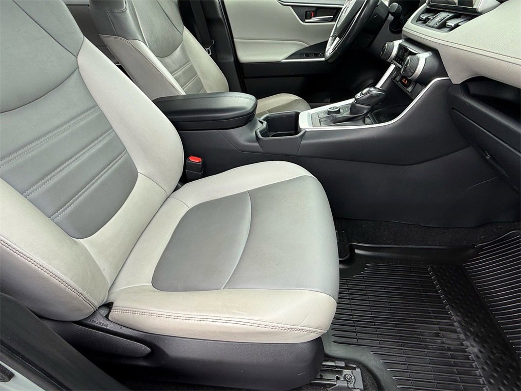 Used 2023 Toyota RAV4 XLE Premium image 11