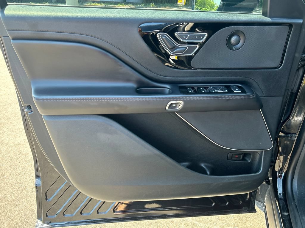 Used 2022 Lincoln Aviator Reserve AWD/4WD image 19