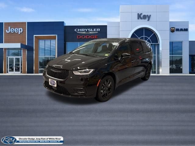 New 2026 Chrysler Pacifica Select w/ S Appearance Package