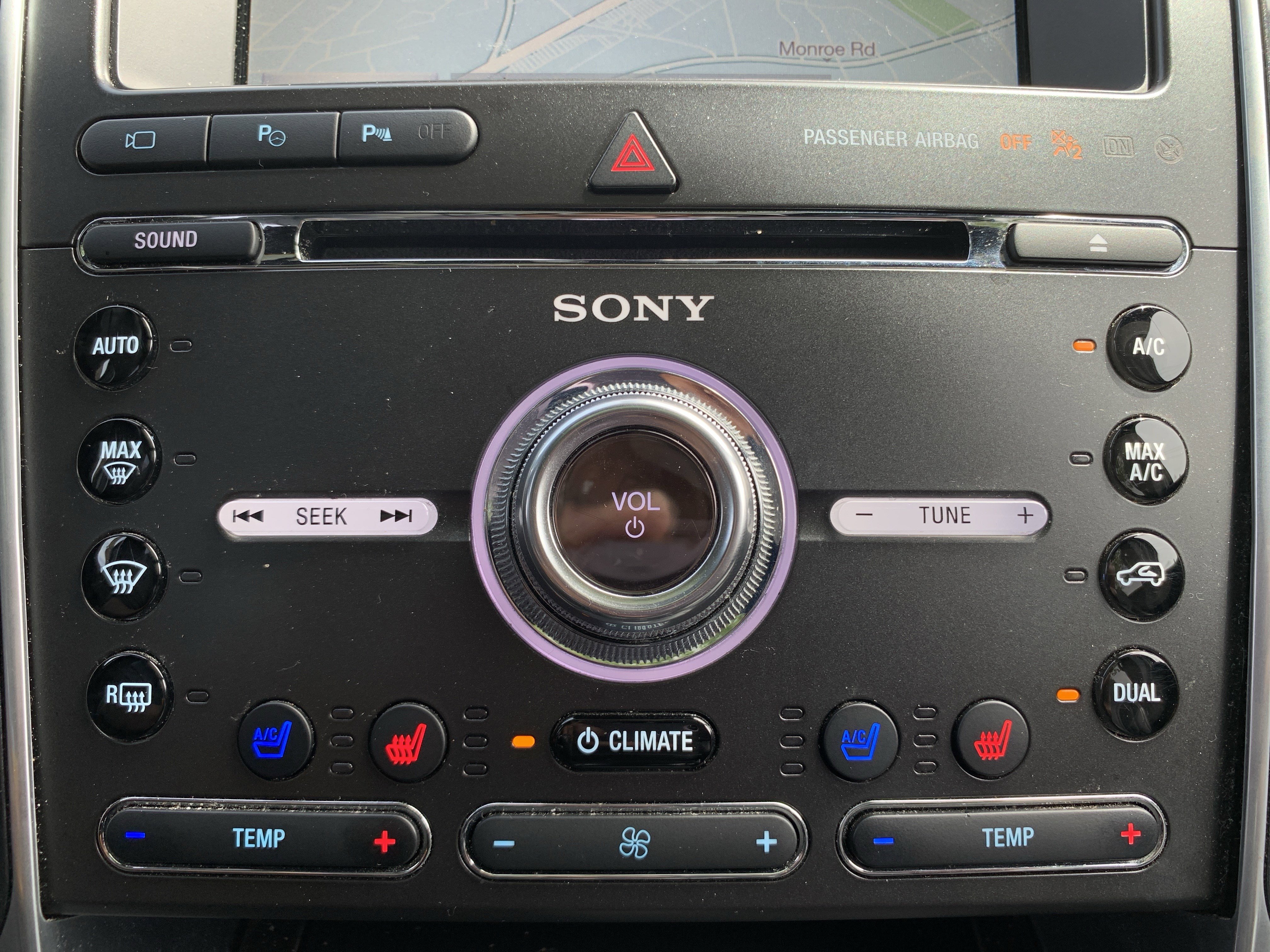 Used 2017 Ford Explorer Platinum image 29