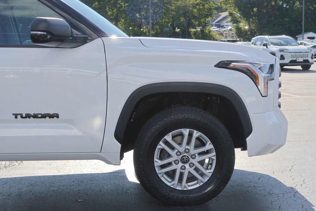 Used 2023 Toyota Tundra SR5 w/ SR5 Convenience Package AWD/4WD image 10