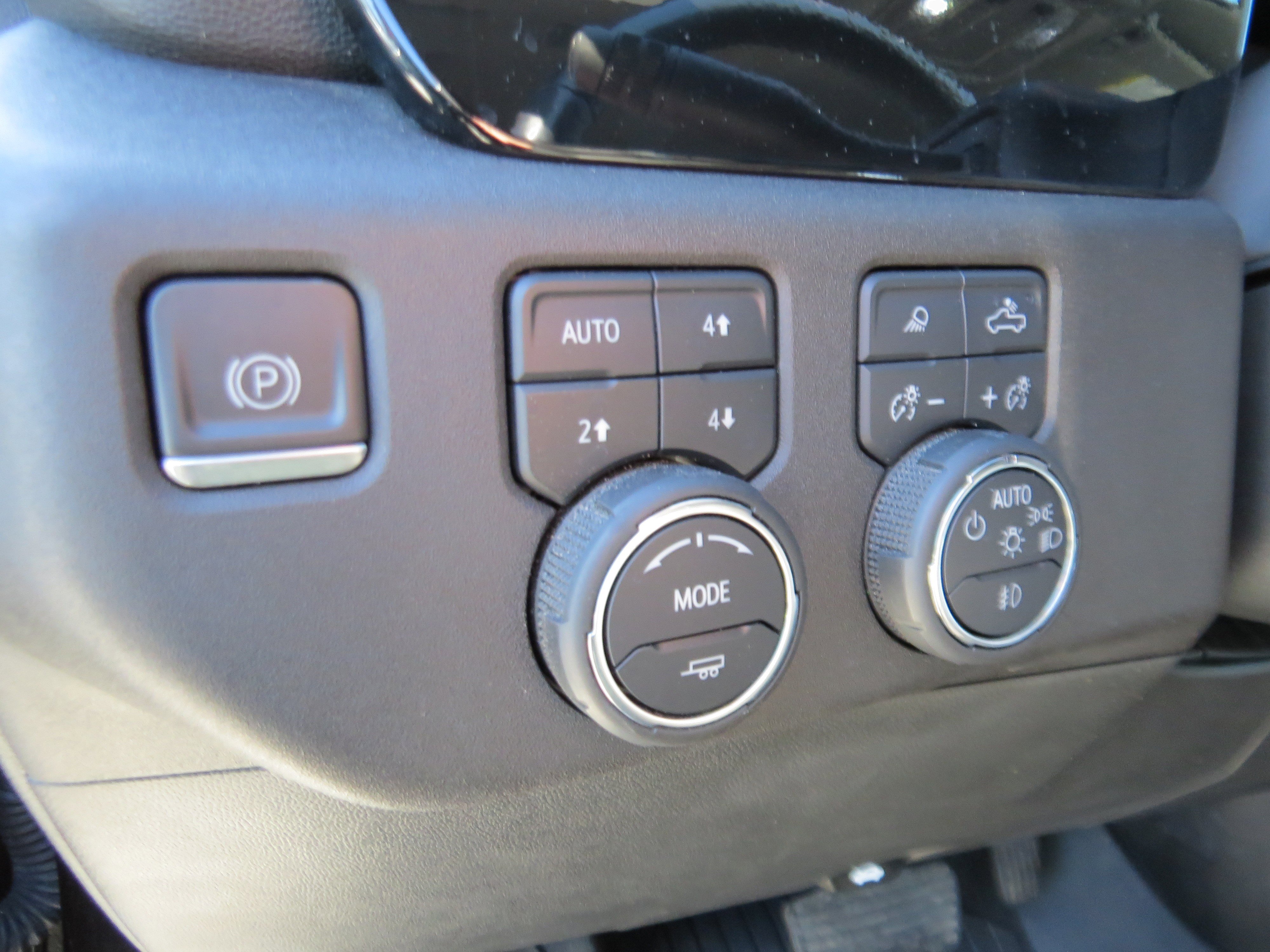 Used 2023 Chevrolet Silverado 1500 LTZ AWD/4WD image 22