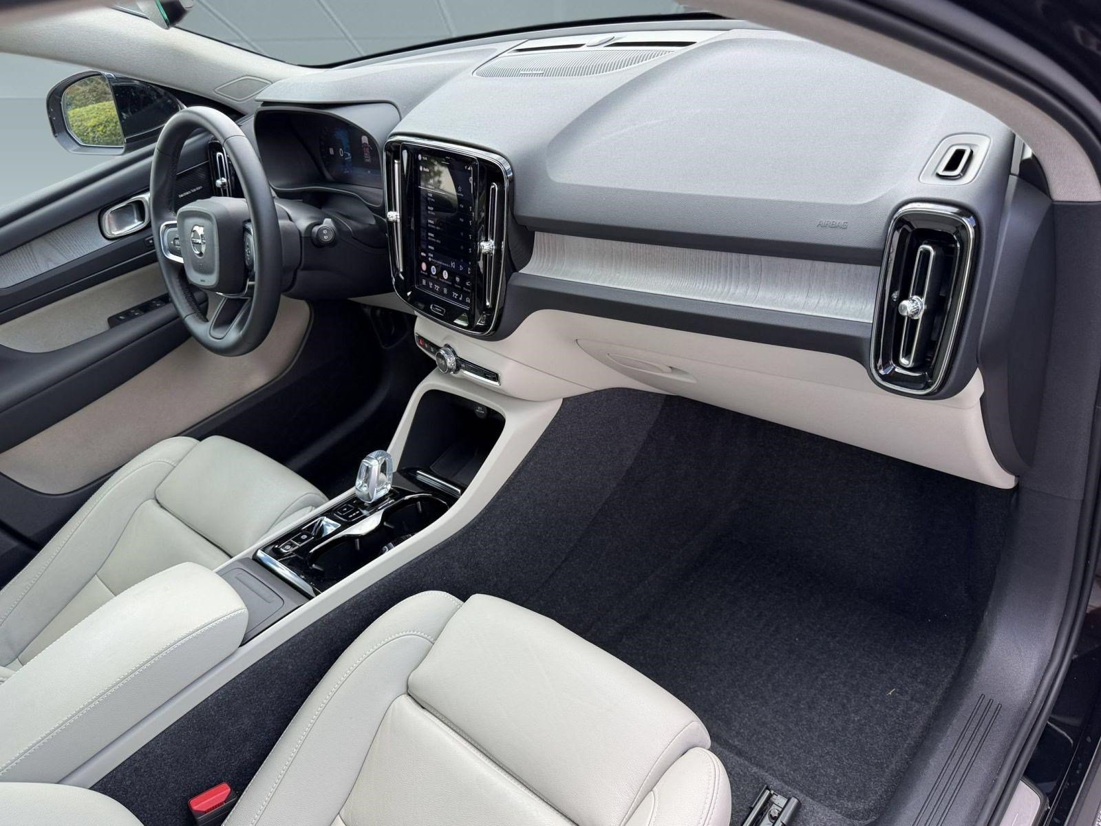 Certified 2024 Volvo XC40 B5 Ultimate w/ Protection Package Premier AWD/4WD image 31