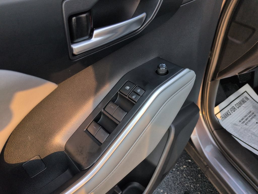 Certified 2023 Toyota Highlander XLE FWD image 11