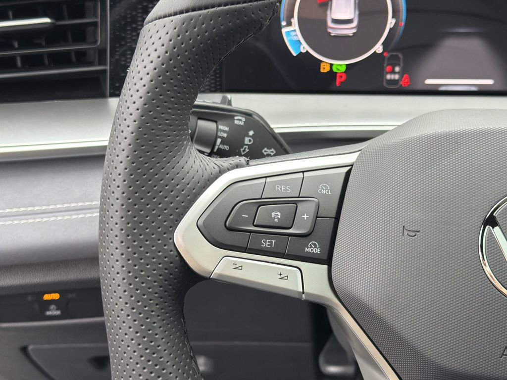 New 2026 Volkswagen Tiguan SE R-Line image 27