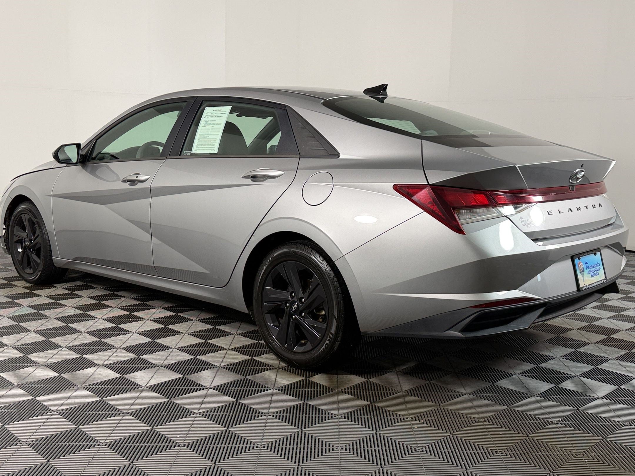 Used 2021 Hyundai Elantra SEL FWD image 2
