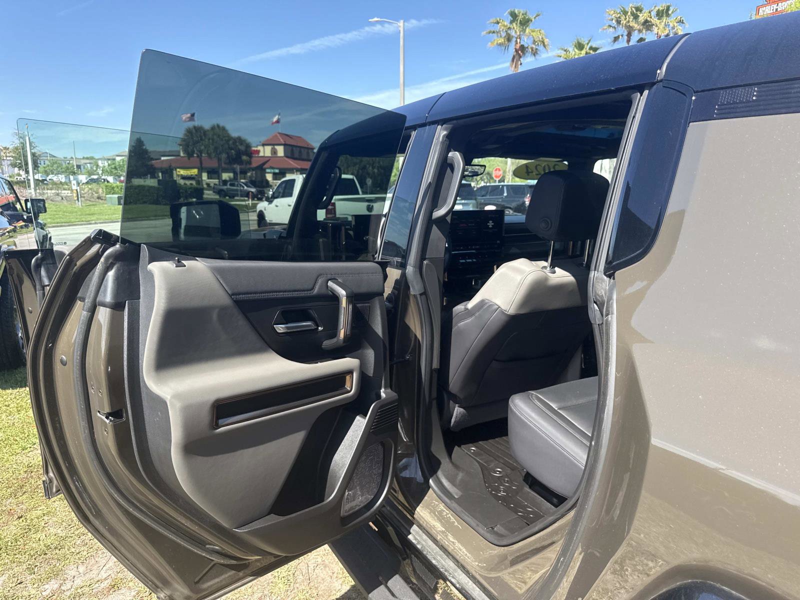 Used 2024 GMC Hummer EV 3X AWD/4WD image 14