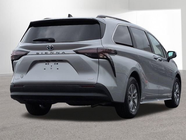 Certified 2025 Toyota Sienna XLE FWD image 5