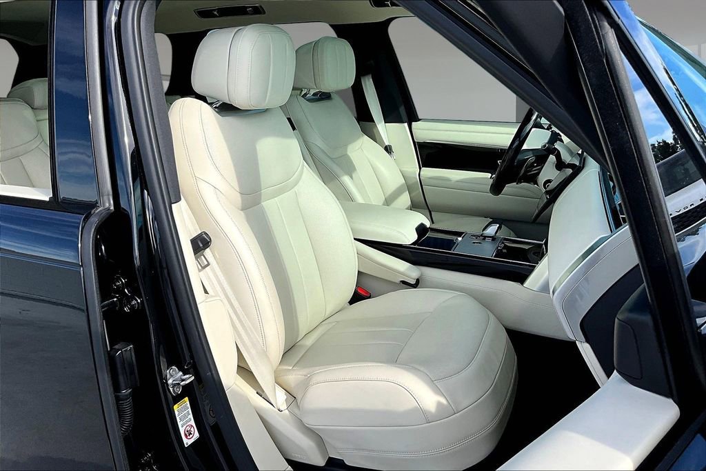 Certified 2025 Land Rover Range Rover SE AWD/4WD image 27