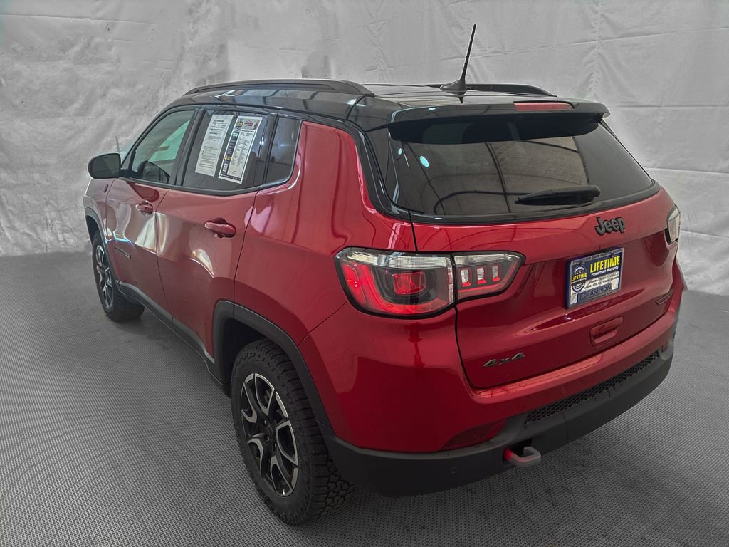 Used 2025 Jeep Compass Trailhawk AWD/4WD image 5