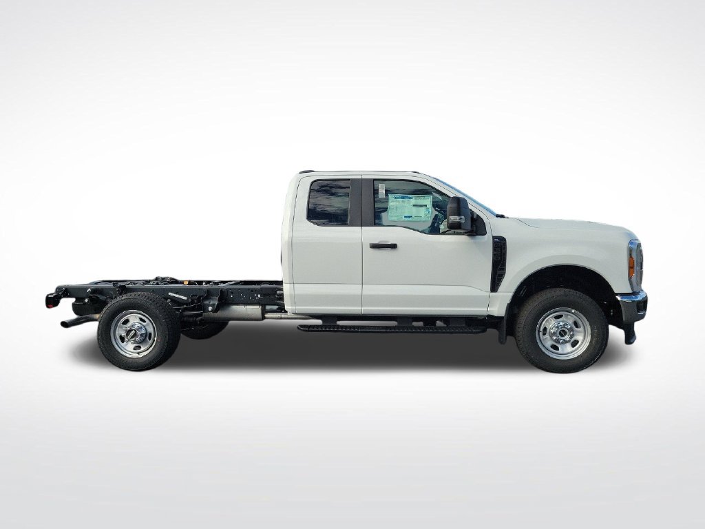 New 2027 Ford F350 XL w/ XL Chrome Package AWD/4WD image 4