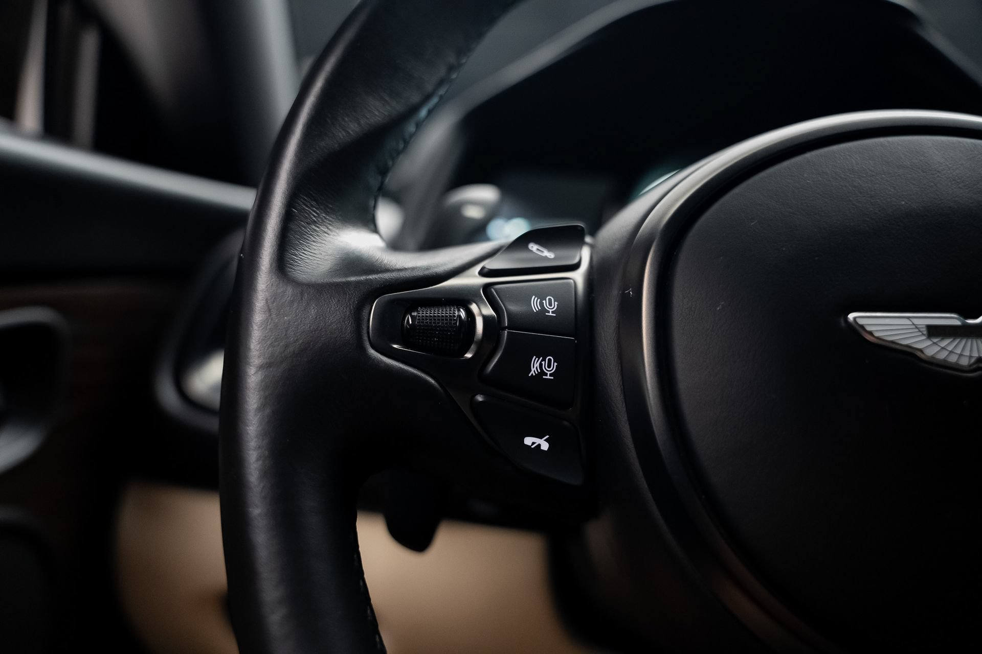 Used 2018 Aston Martin DB11 V12 RWD image 42
