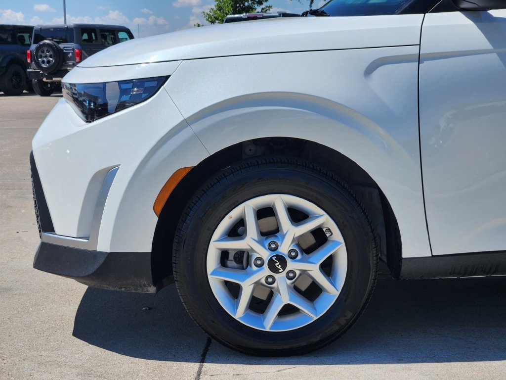 Certified 2025 Kia Soul LX w/ LX Technology Package FWD image 14