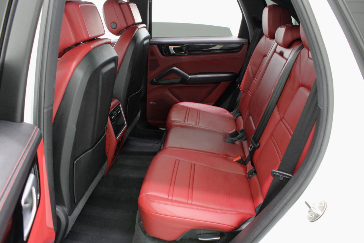 Used 2021 Porsche Cayenne image 38