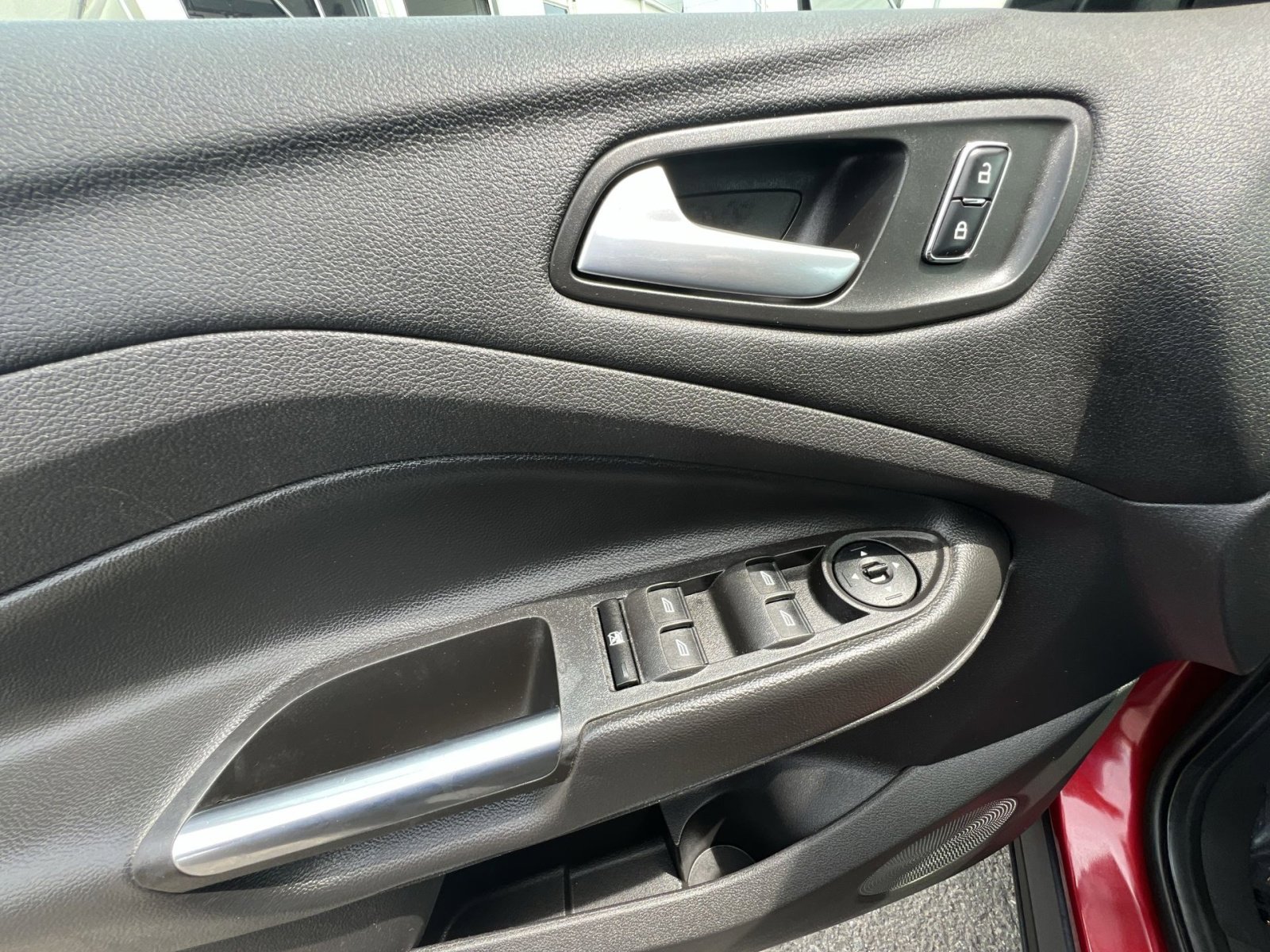 Used 2015 Ford Escape SE FWD image 23