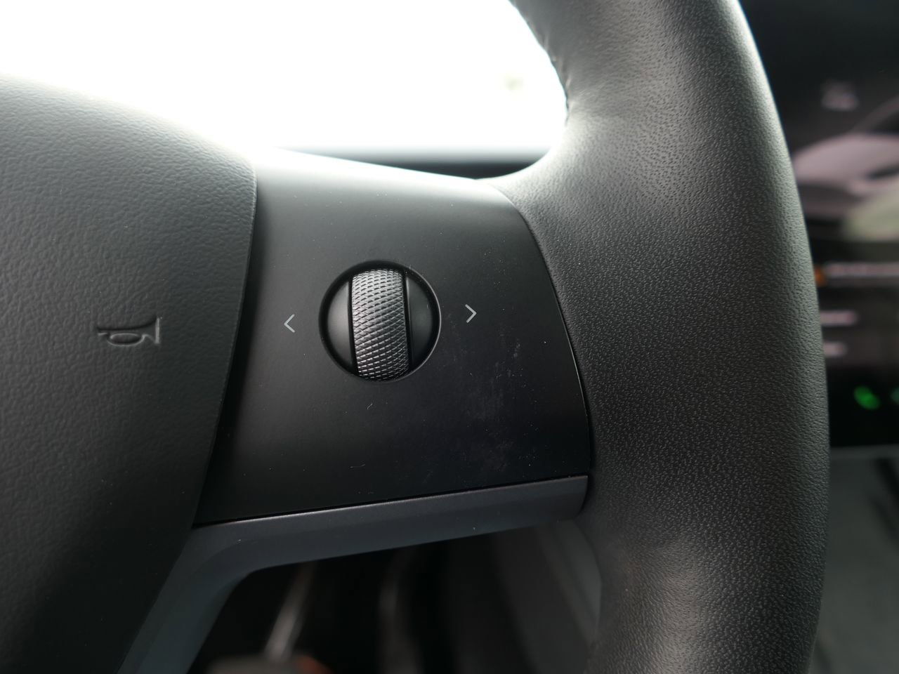 Used 2022 Tesla Model Y Long Range AWD/4WD image 16