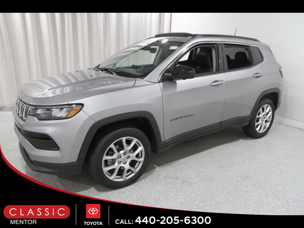 Used 2022 Jeep Compass Latitude w/ Sun and Sound Group AWD/4WD image 3