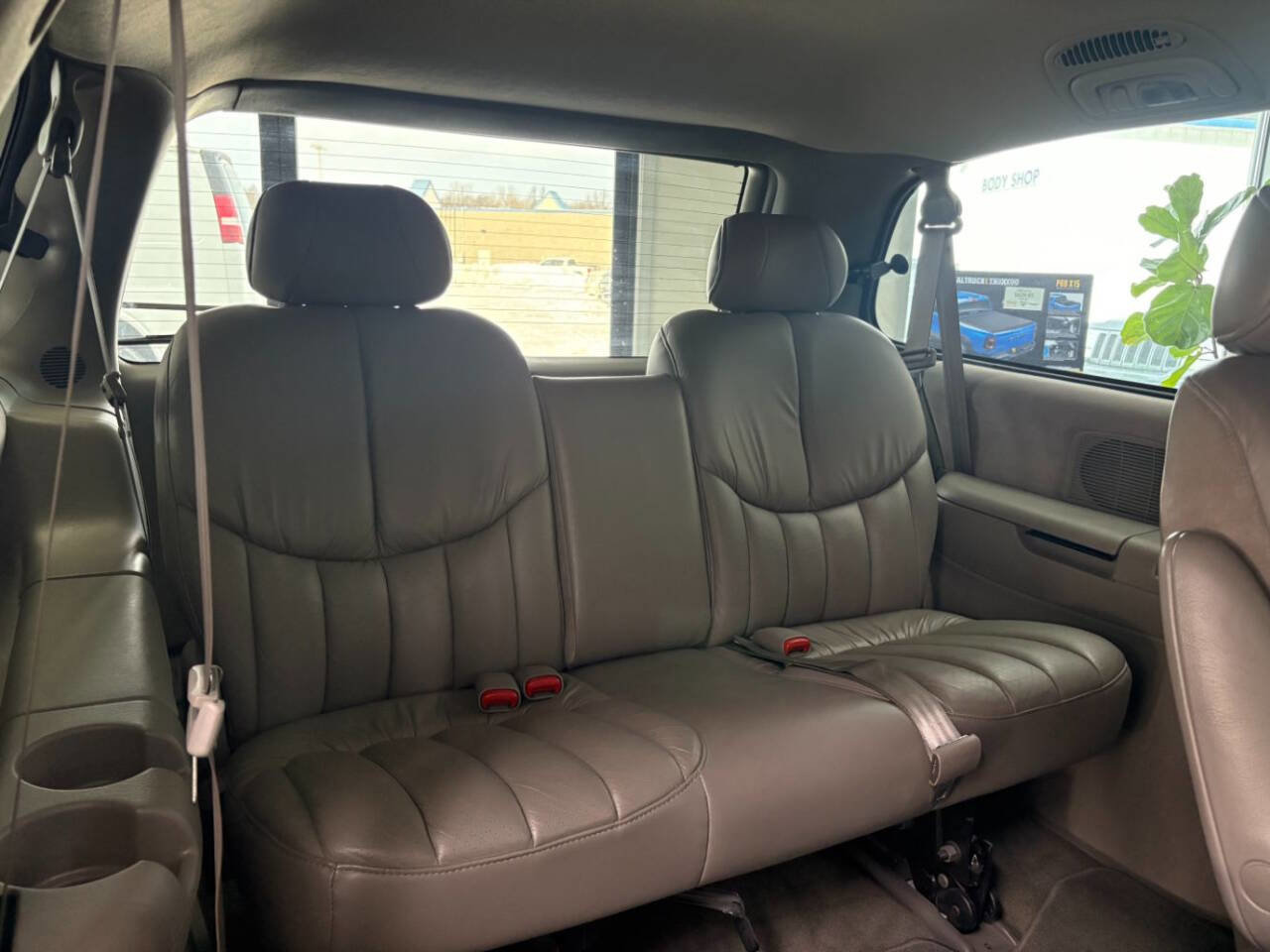 Used 2000 Chrysler Town & Country Limited image 32