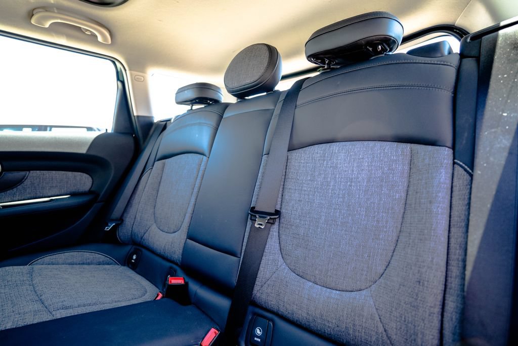 Used 2016 MINI Cooper Clubman FWD image 31