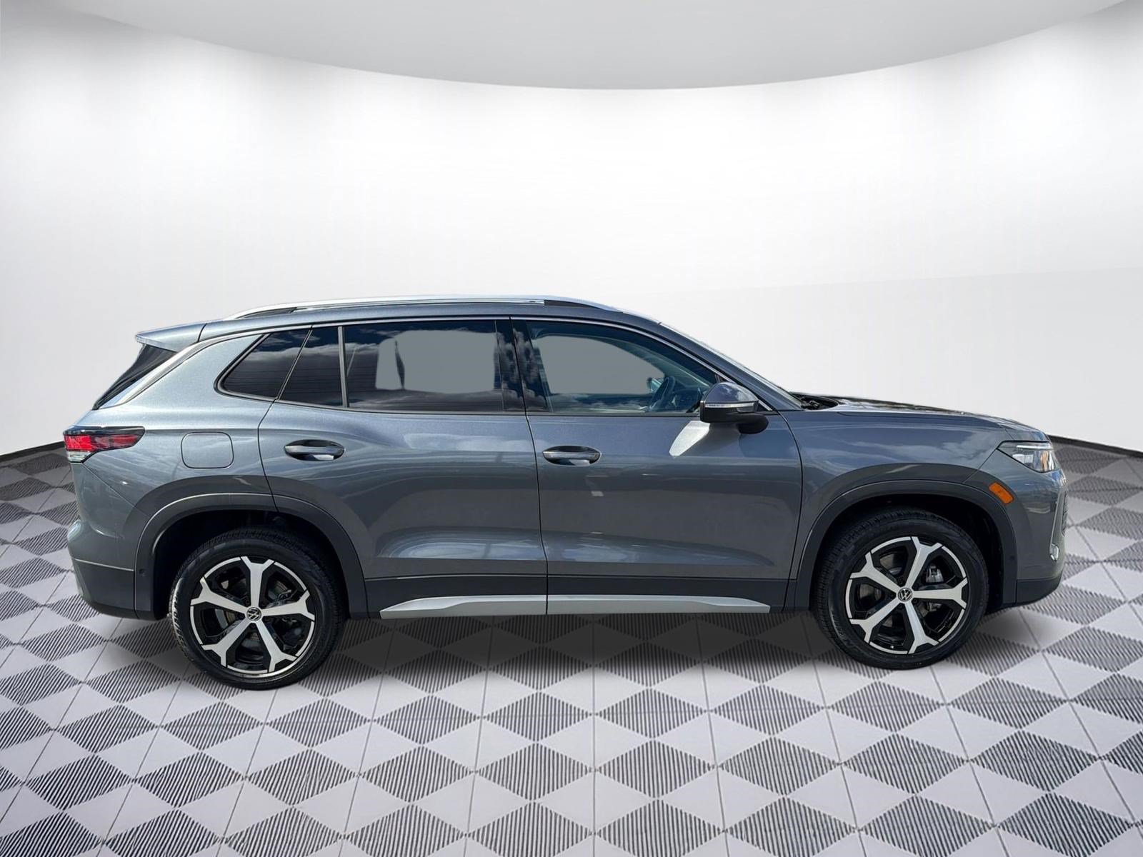 New 2026 Volkswagen Tiguan SE AWD/4WD image 8