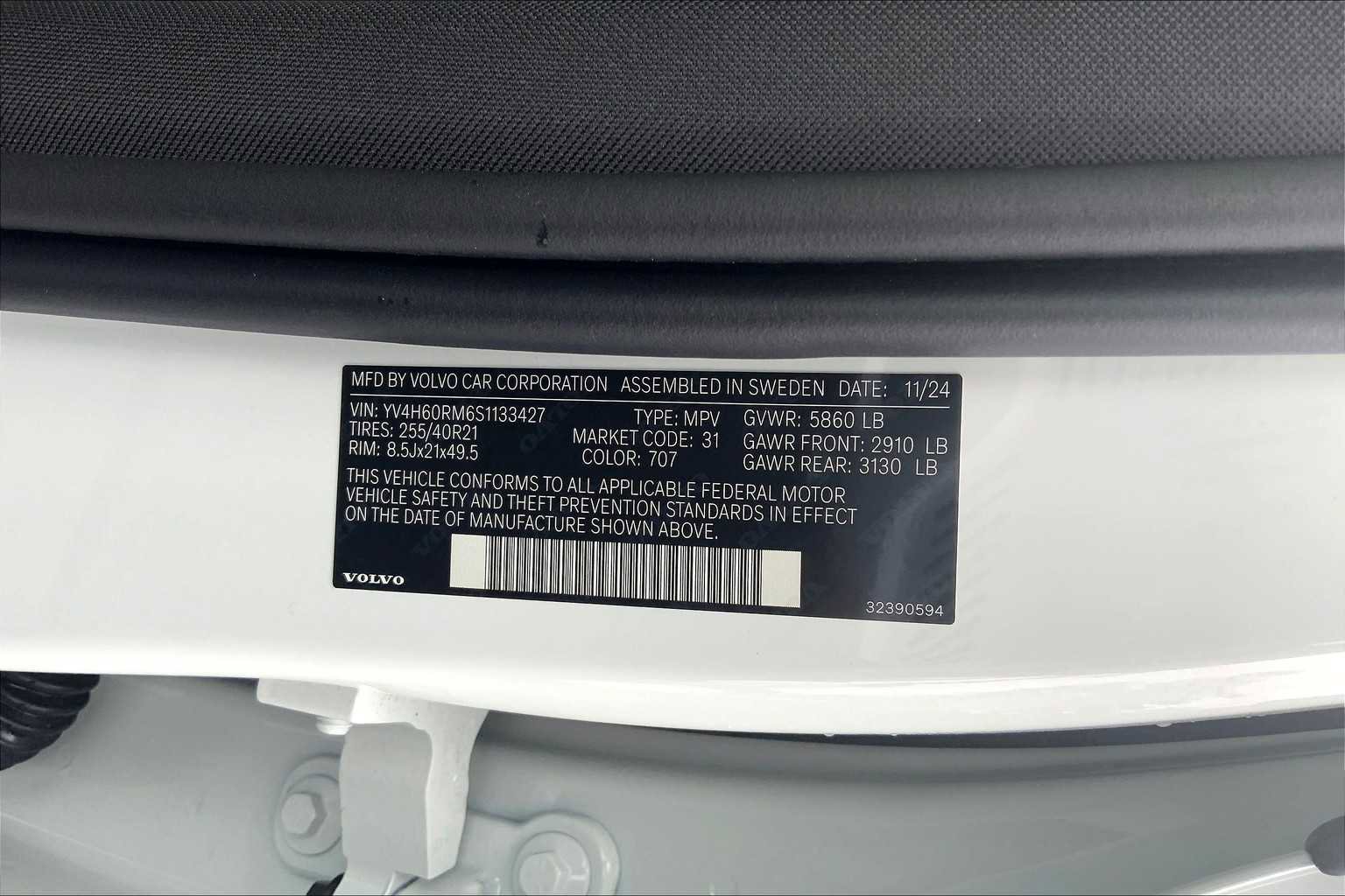 New 2025 Volvo XC60 T8 Ultra w/ Protection Package Premier image 12