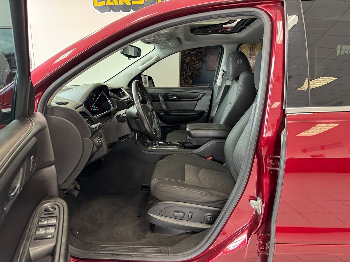 Used 2015 Chevrolet Traverse LT w/ Style and Technology Package image 11
