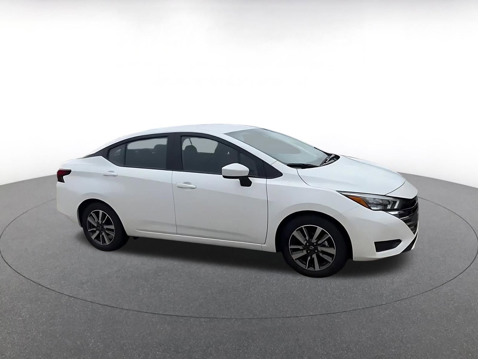 Used 2025 Nissan Versa SV video 2