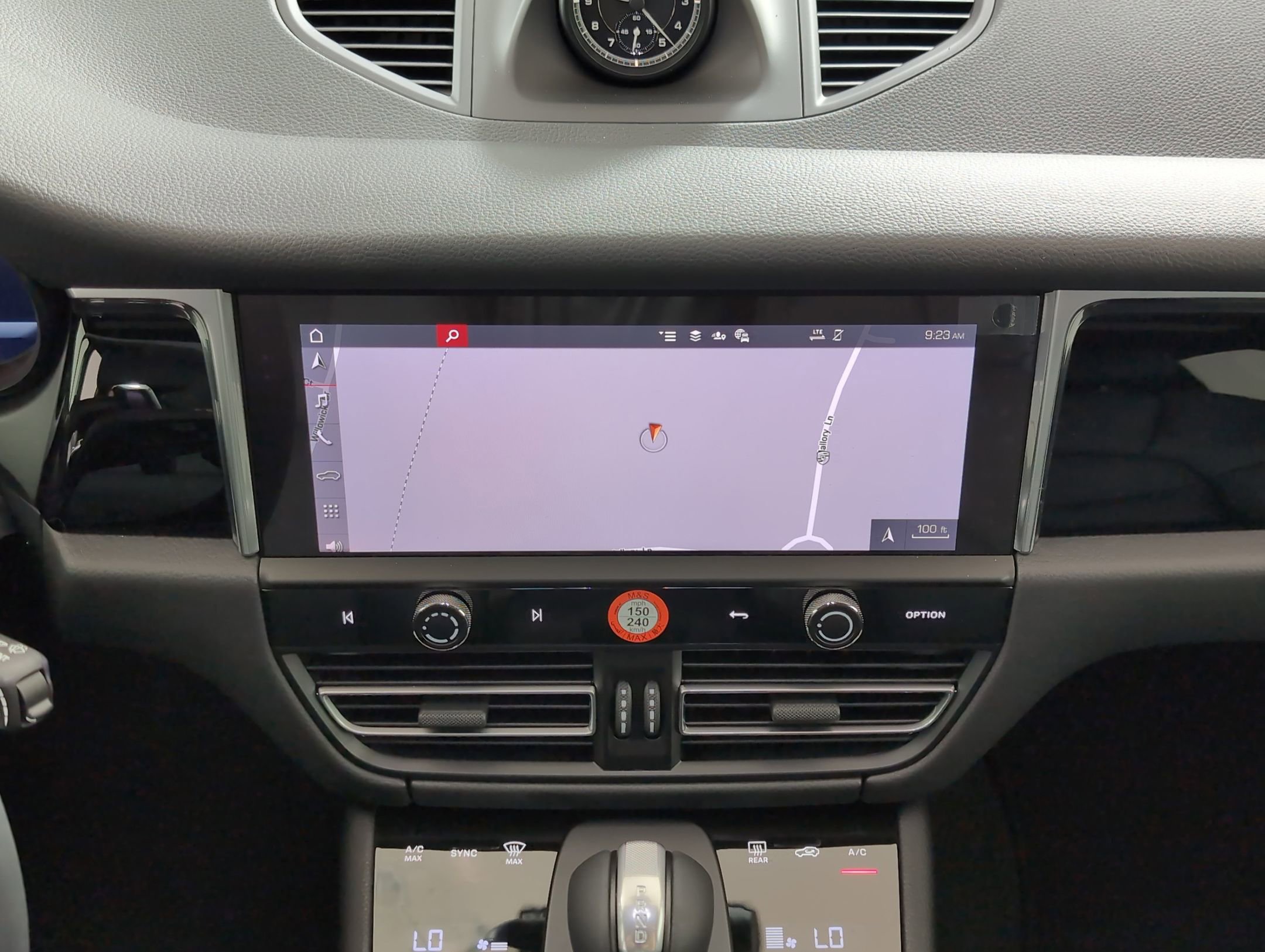 Used 2025 Porsche Macan image 28