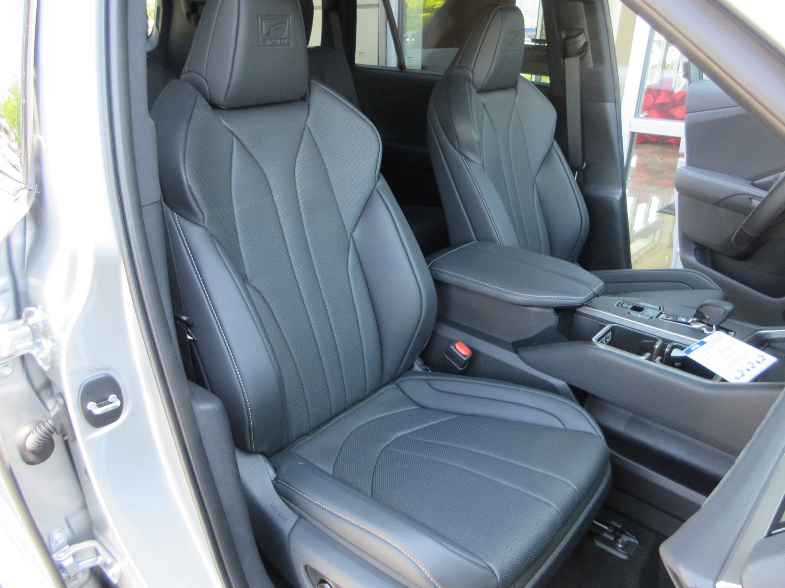 New 2026 Lexus TX 500h AWD image 25