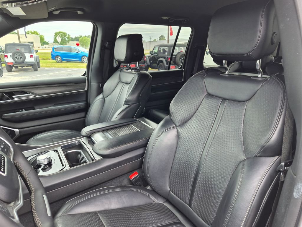 Used 2024 Jeep Wagoneer Series II w/ Flexible Seating Group RWD image 15
