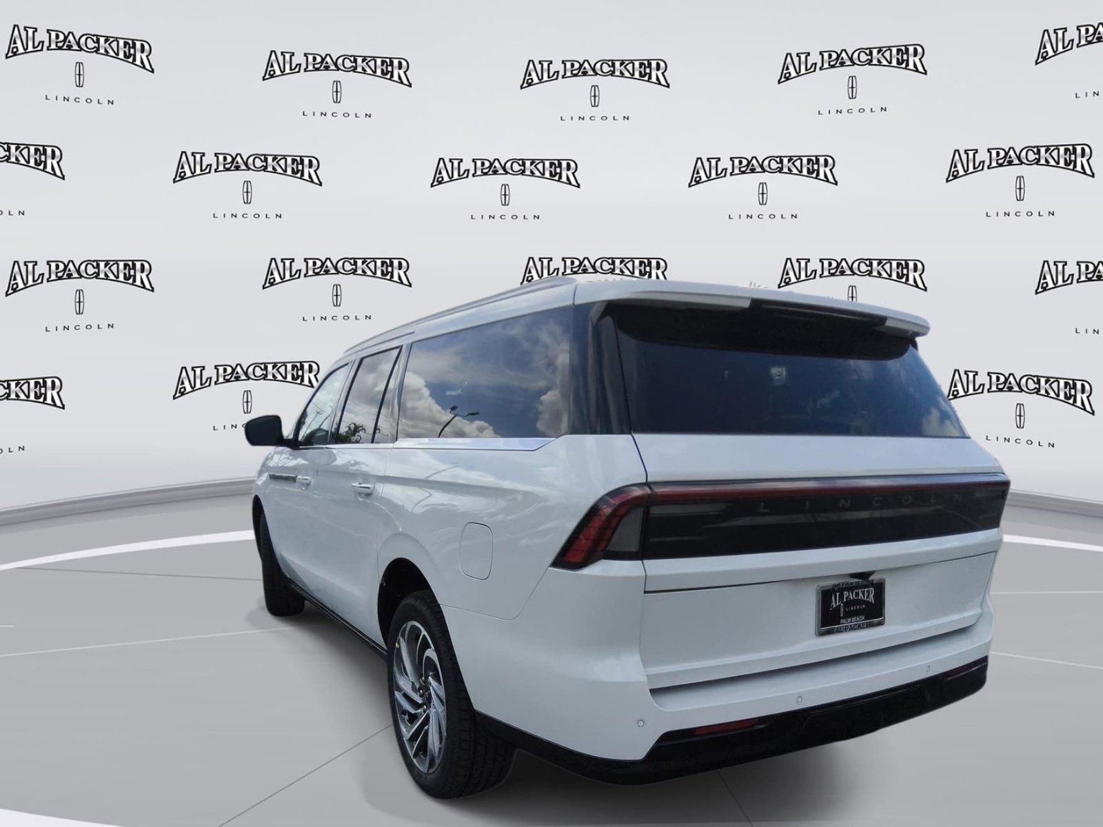 New 2026 Lincoln Navigator L Reserve AWD/4WD image 3
