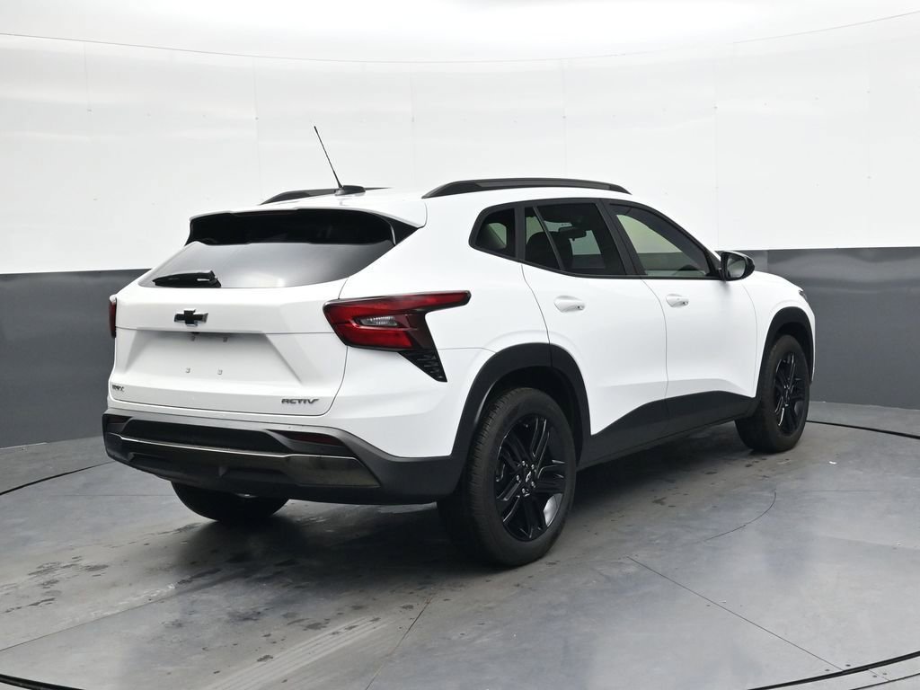 Used 2025 Chevrolet Trax ACTIV w/ Sunroof Package image 4