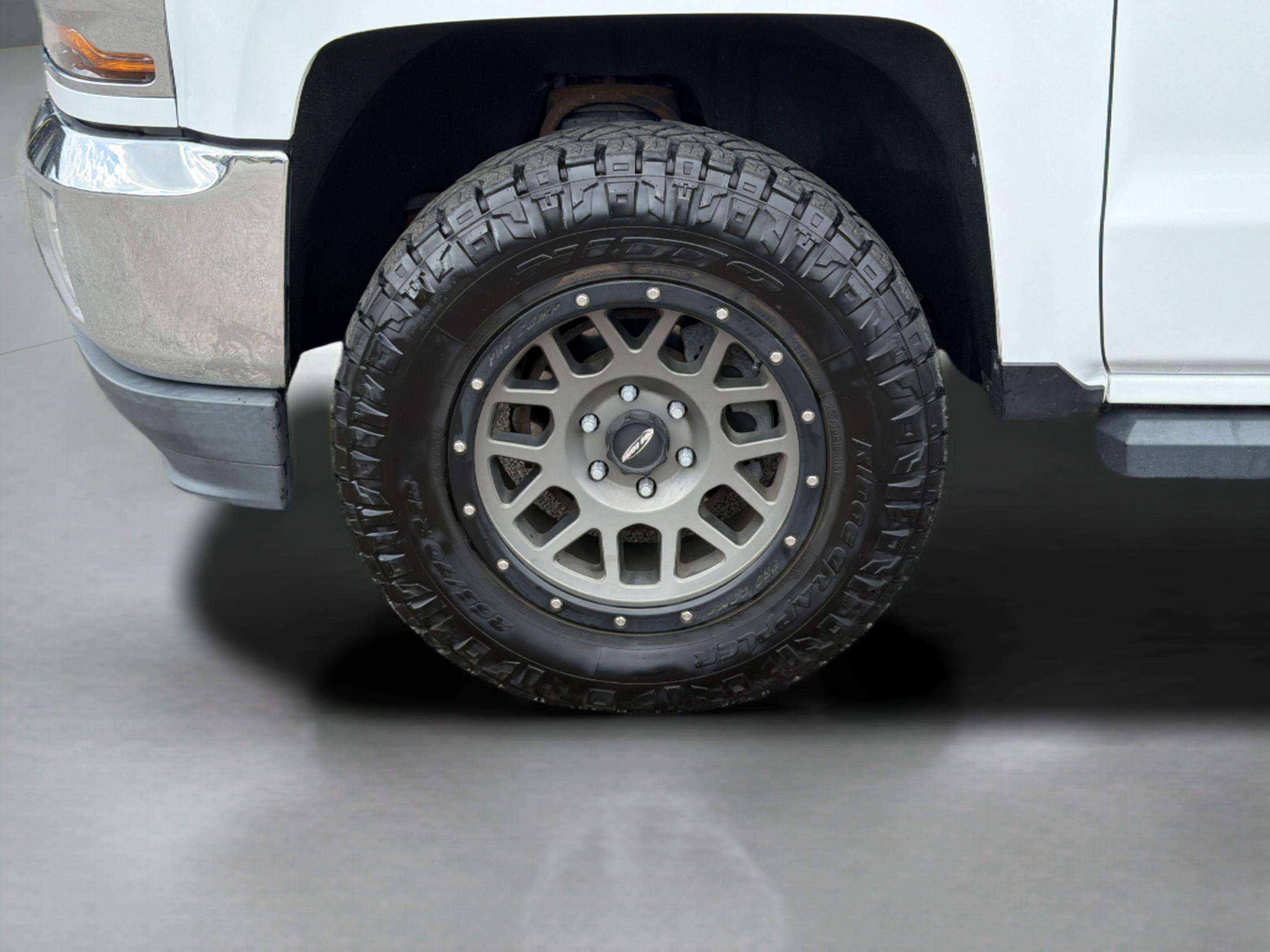 Used 2018 Chevrolet Silverado 1500 LT w/ All Star Edition image 9