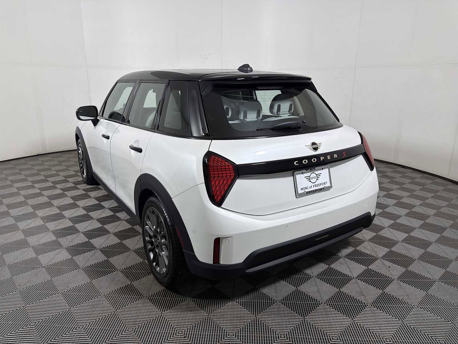 Certified 2025 MINI Cooper S image 5