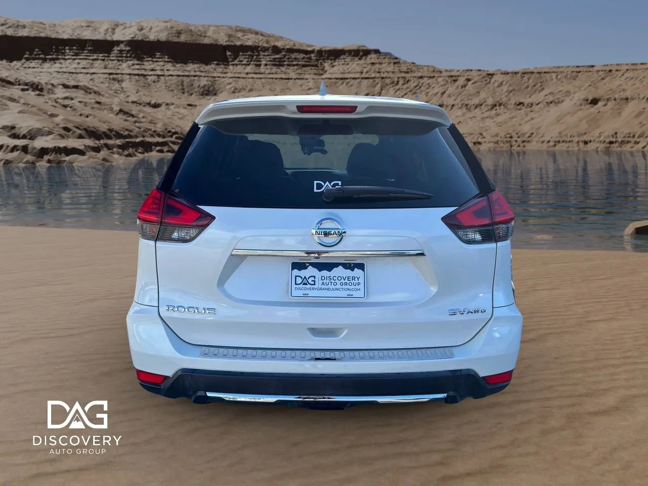 Used 2017 Nissan Rogue SV image 4