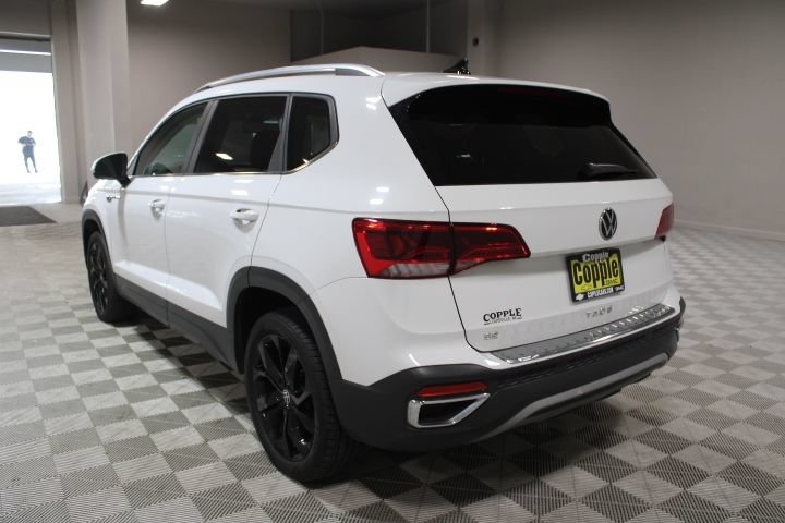 Used 2022 Volkswagen Taos SE w/ Panoramic Sunroof Package FWD image 10