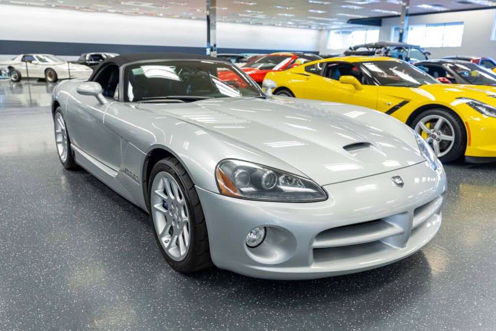 Used 2003 Dodge Viper SRT-10 image 3
