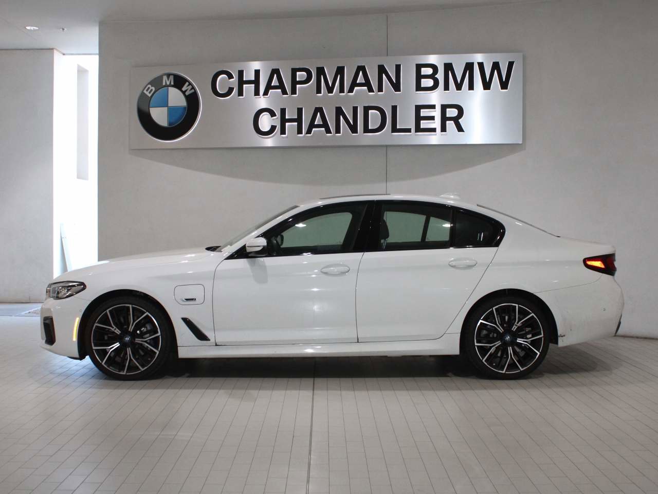 Certified 2023 BMW 530e w/ M Sport Package image 3