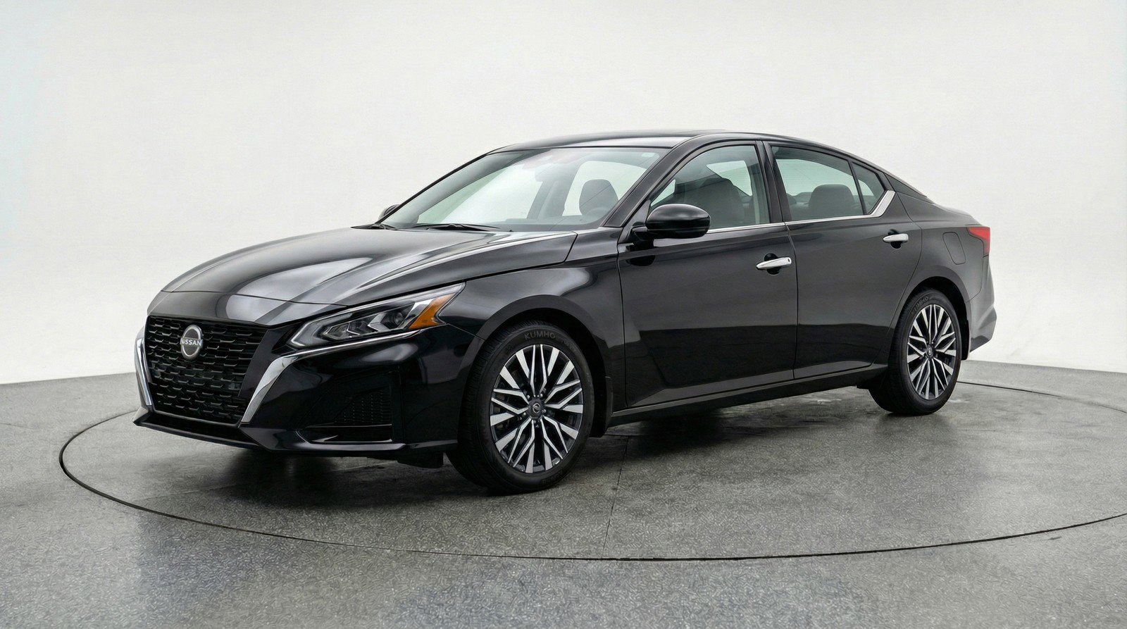 Used 2025 Nissan Altima 2.5 SV FWD image 3