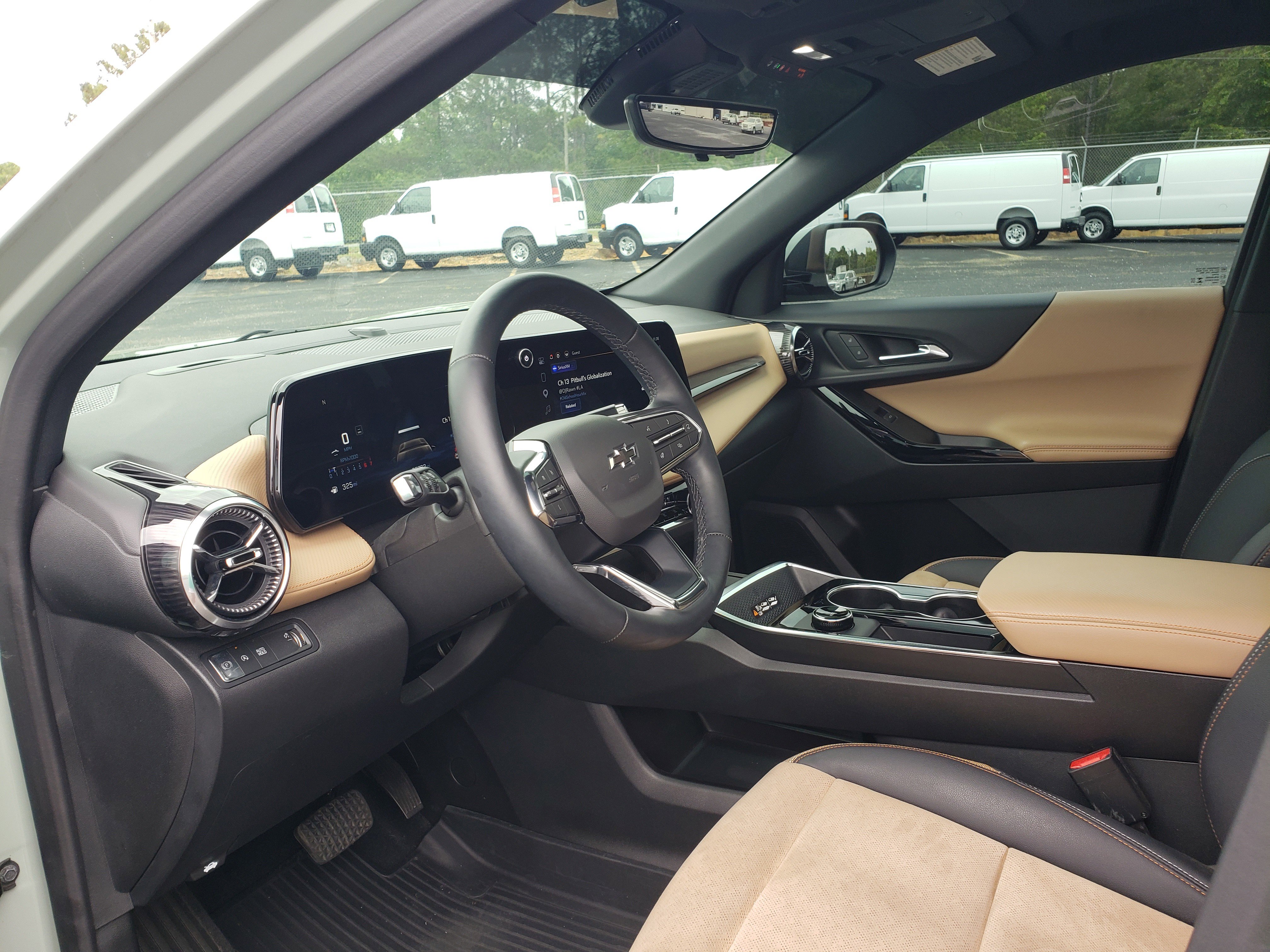 Used 2025 Chevrolet Equinox ACTIV w/ Safety and Technology Package FWD image 30