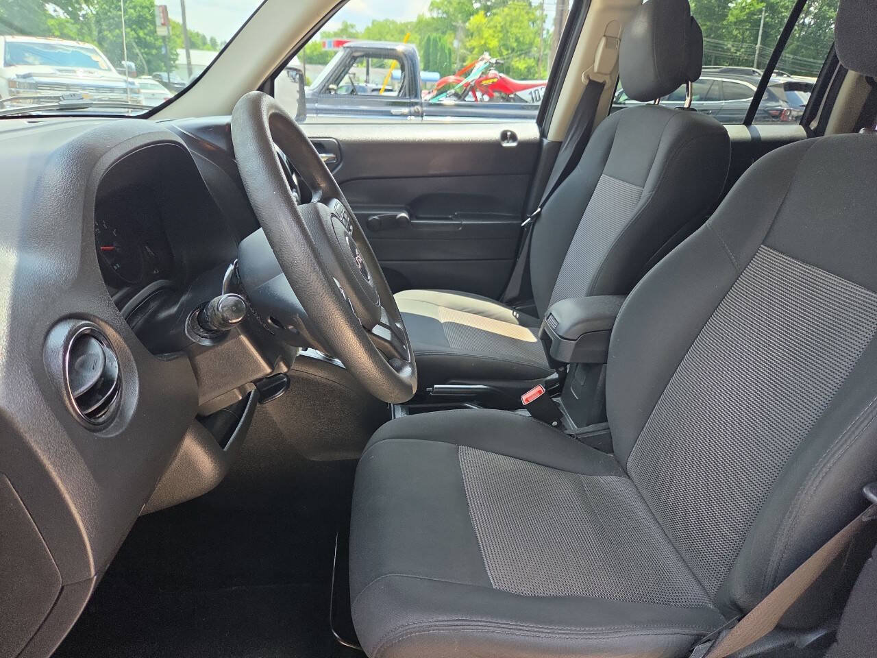 Used 2012 Jeep Patriot Sport w/ Tire & Wheel Group AWD/4WD image 9