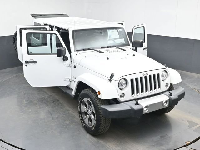 Used 2017 Jeep Wrangler Unlimited Sahara w/ Connectivity Group AWD/4WD image 46