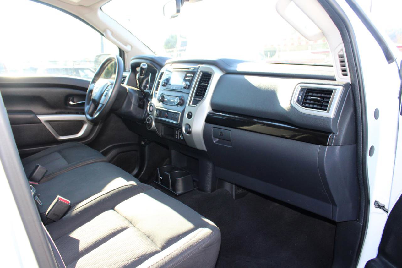 Used 2017 Nissan Titan SV image 16