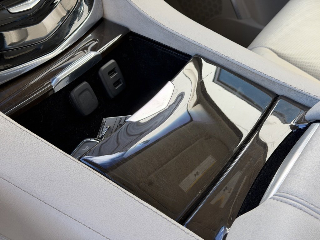 Used 2018 Cadillac Escalade Luxury image 16